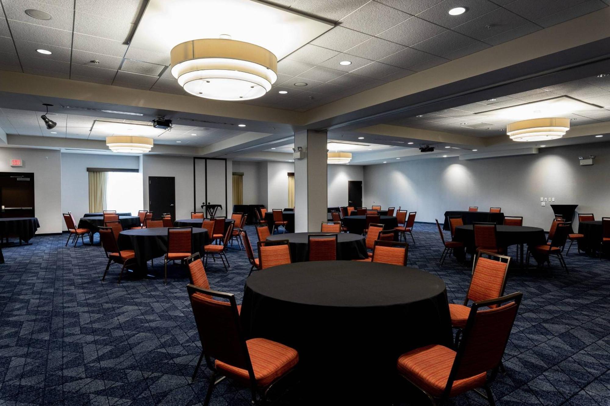 Courtyard By Marriott Midtown/rookwood Hotel Cincinnati