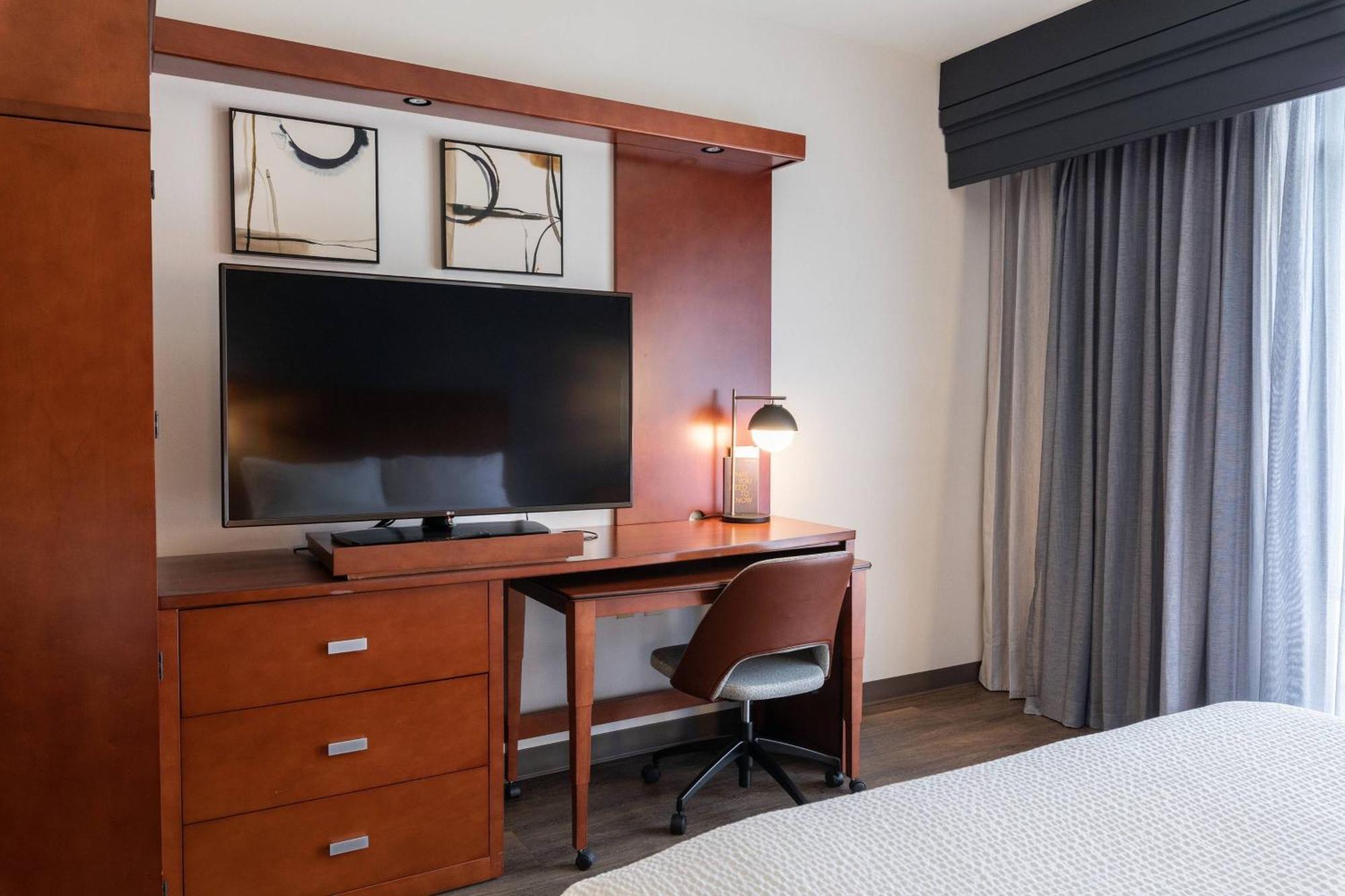 Hotel Courtyard By Marriott Midtown/rookwood