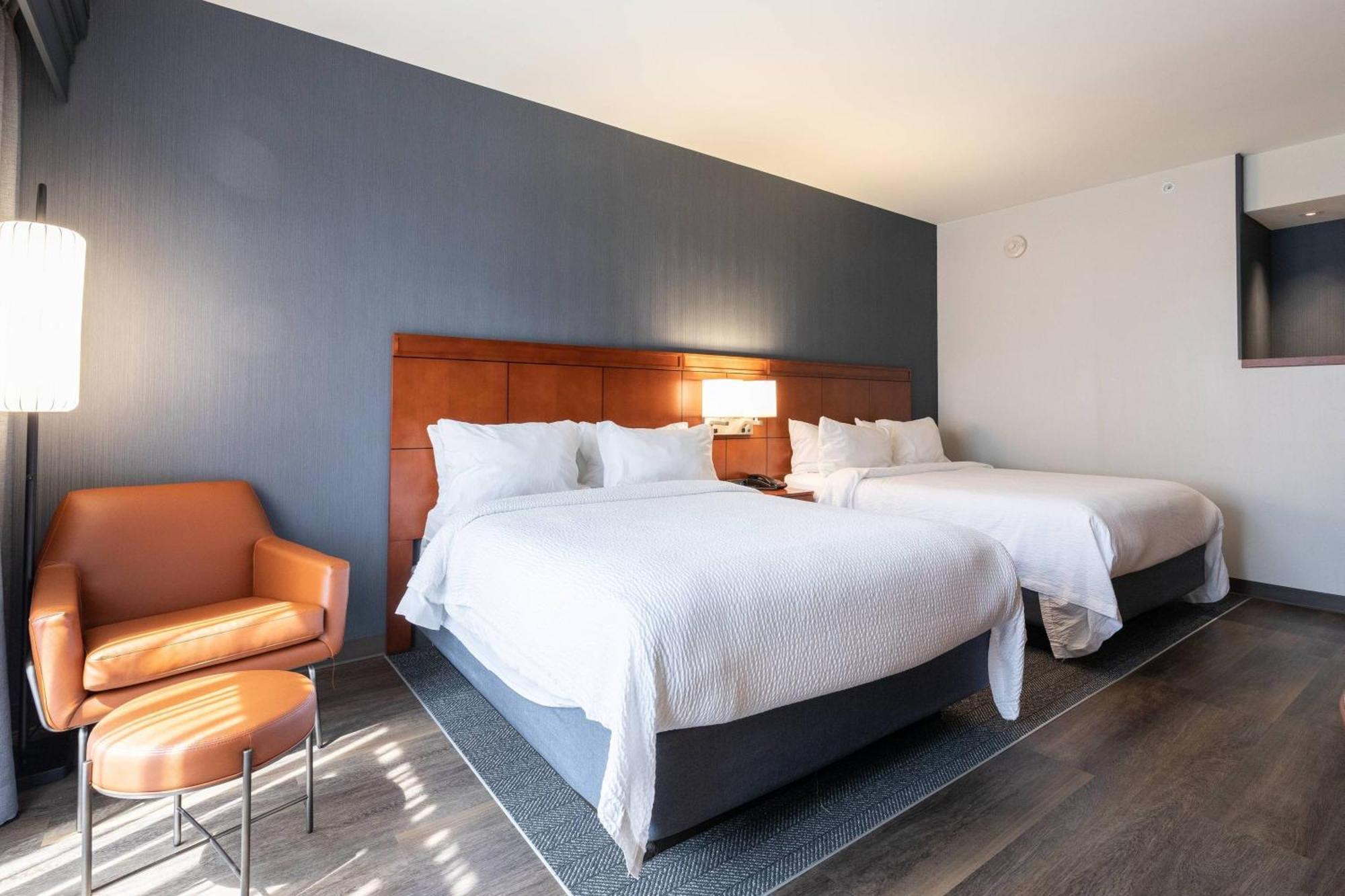 Hotel Courtyard By Marriott Midtown/rookwood 3*